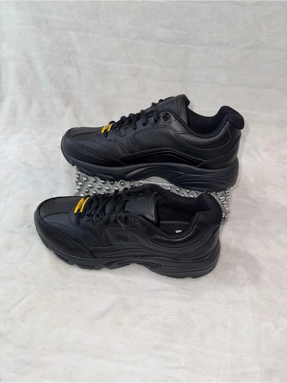 Fila Men's 9.5, Women’s 11, Black Athletic memory Workshift SR Trainer Shoes
